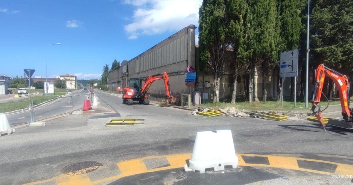 Rotatoria del cimitero: lavori finiti, traffico torna alla normalità