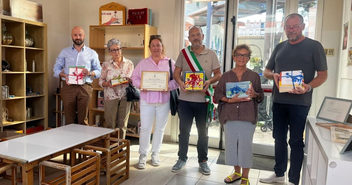 Donazione di libri all'asilo "il Bruco" in memoria di Daniela Buti