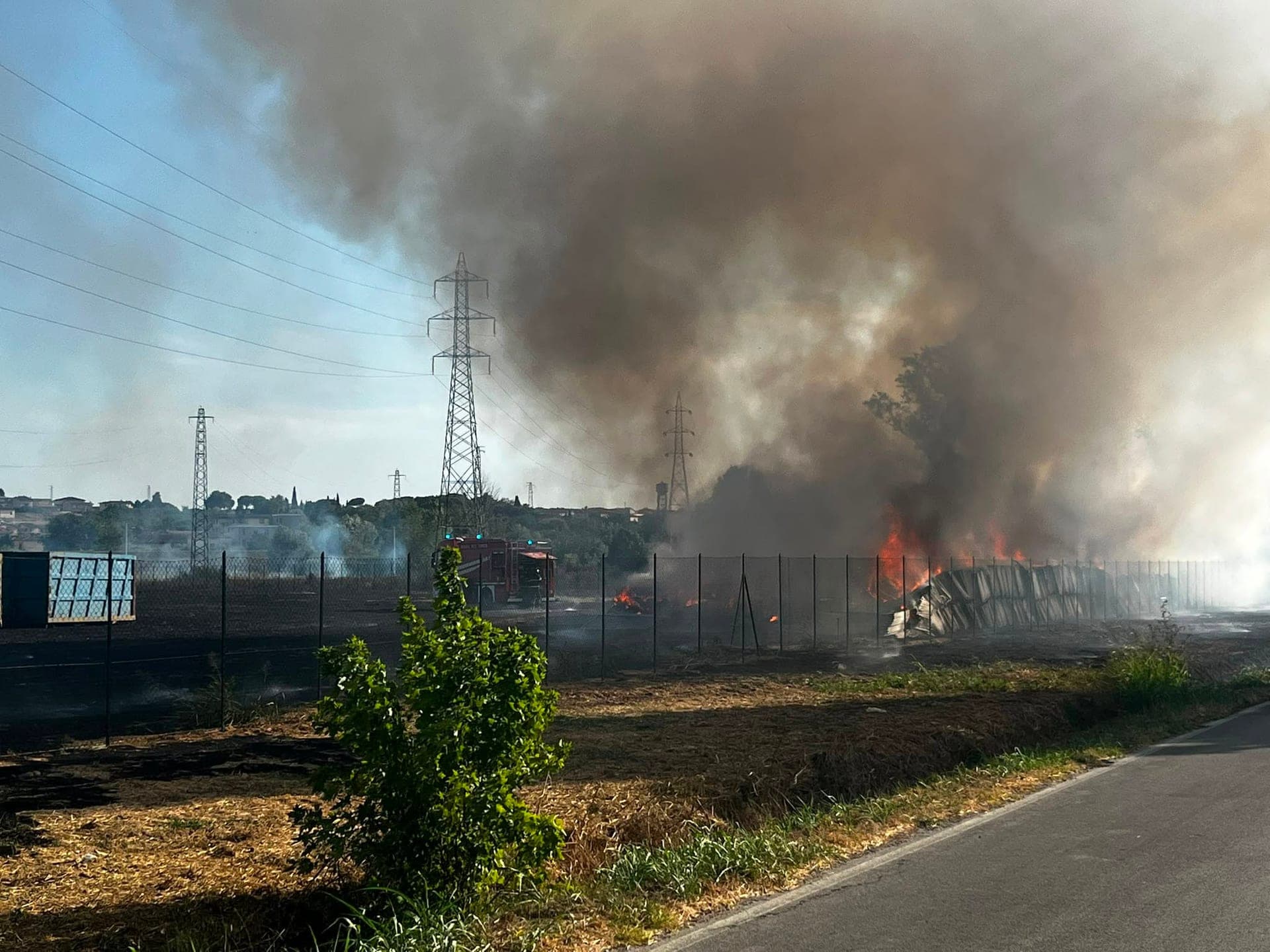 Incendio pannelli fotovoltaici a Castelfranco di Sotto