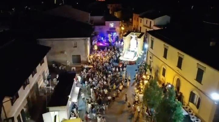 Dolcione: la sfilata dall'alto