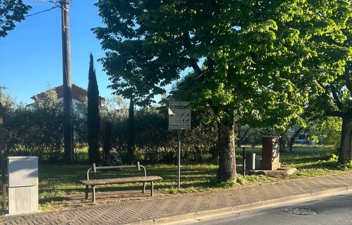 Casetta dei libri in memoria di Marco