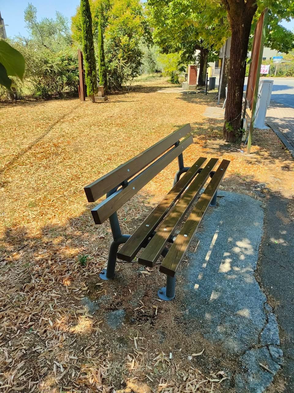 Orentano: due nuove panchine donate per la piazzetta